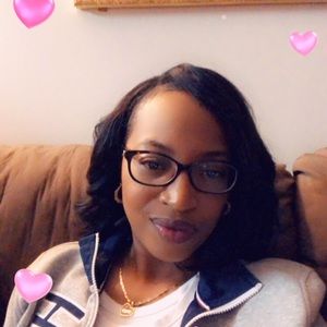 Meet your Posher, Larrine